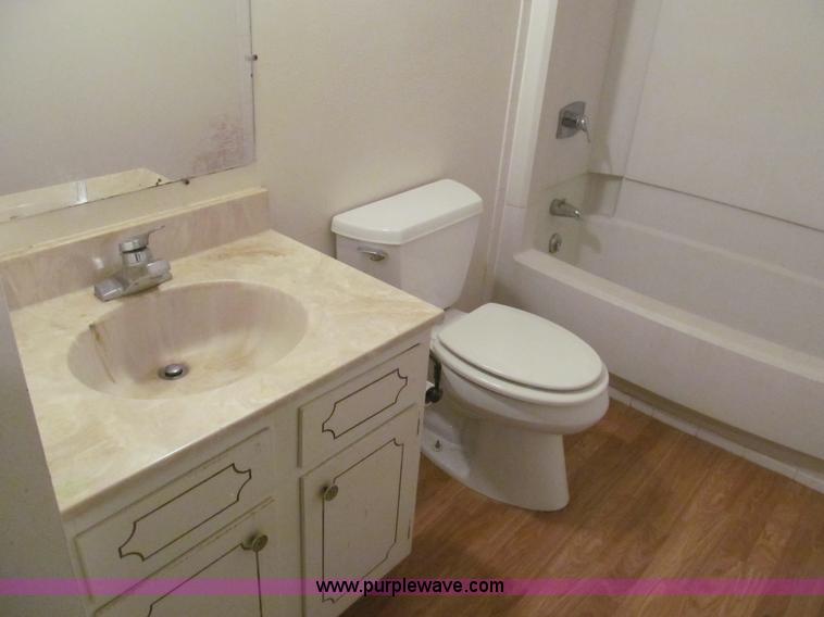 image for item H8899 1982 three bedroom modular house