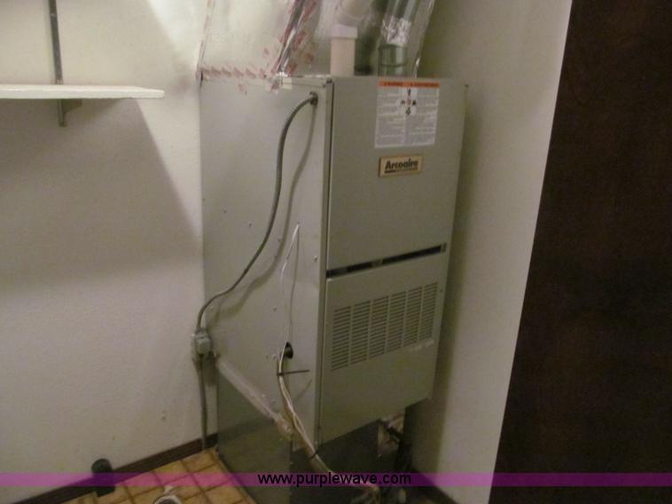 image for item H8899 1982 three bedroom modular house