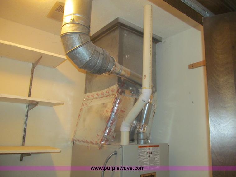 image for item H8899 1982 three bedroom modular house