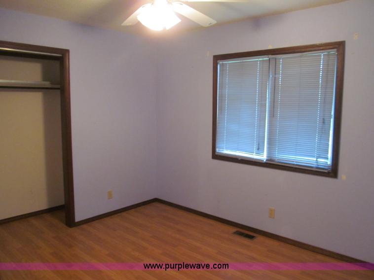 image for item H8899 1982 three bedroom modular house