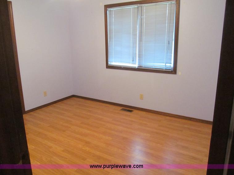 image for item H8899 1982 three bedroom modular house