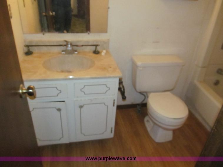 image for item H8899 1982 three bedroom modular house