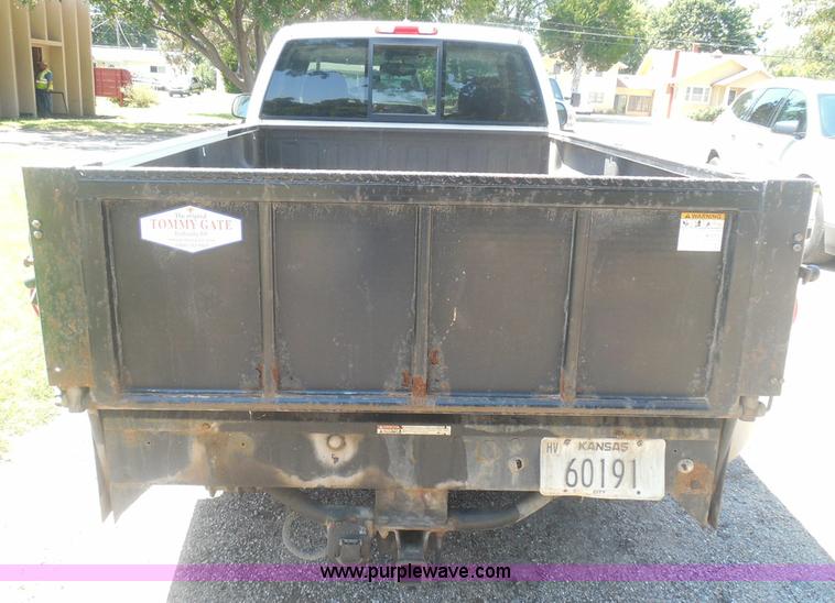 image for item I3412 2004 Chevrolet Silverado 1500 pickup truck