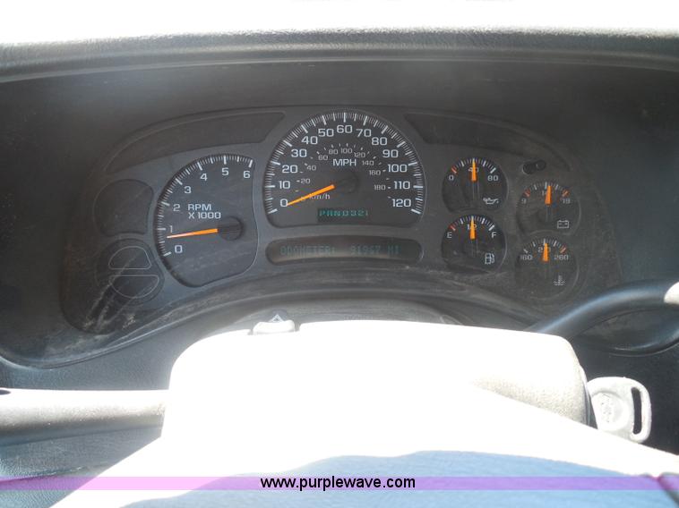 image for item I3412 2004 Chevrolet Silverado 1500 pickup truck