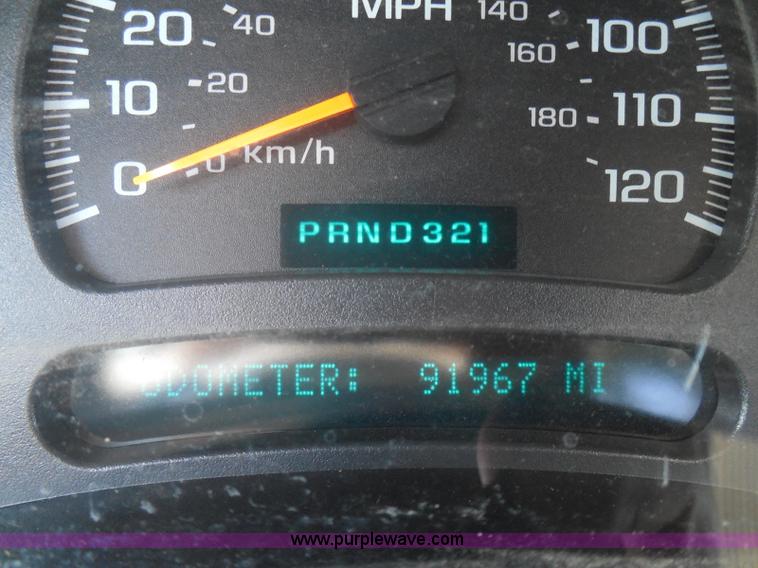 image for item I3412 2004 Chevrolet Silverado 1500 pickup truck