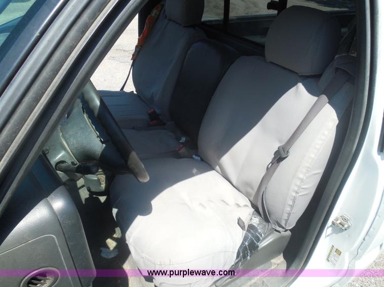 image for item I3412 2004 Chevrolet Silverado 1500 pickup truck