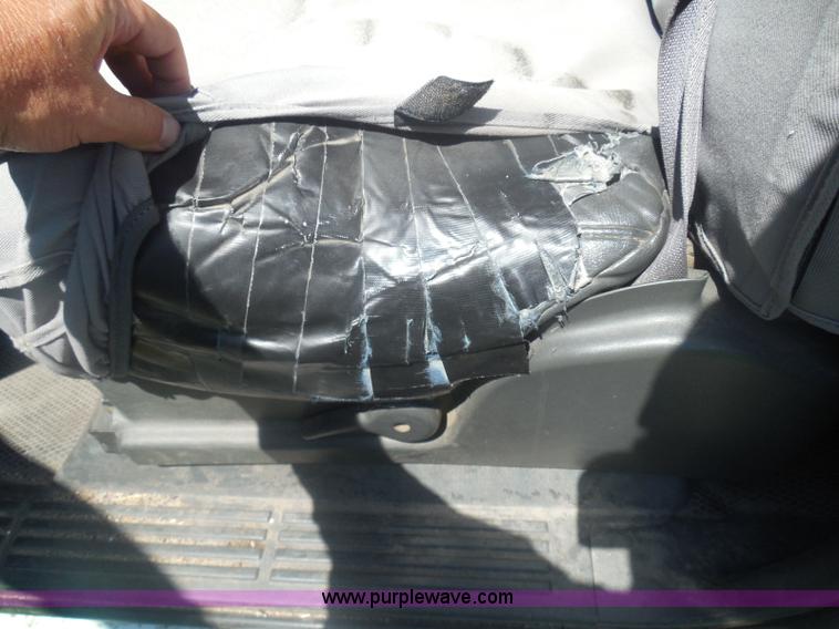 image for item I3412 2004 Chevrolet Silverado 1500 pickup truck