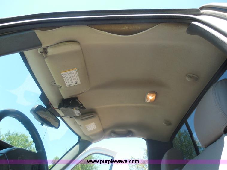 image for item I3412 2004 Chevrolet Silverado 1500 pickup truck