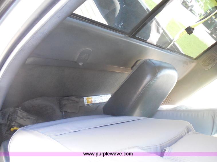 image for item I3412 2004 Chevrolet Silverado 1500 pickup truck