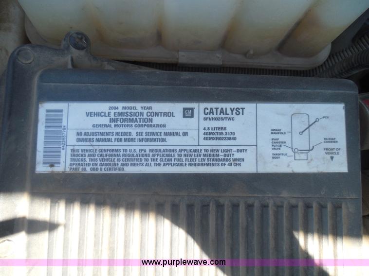 image for item I3412 2004 Chevrolet Silverado 1500 pickup truck