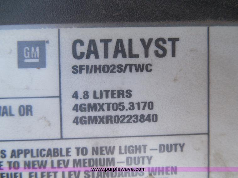 image for item I3412 2004 Chevrolet Silverado 1500 pickup truck