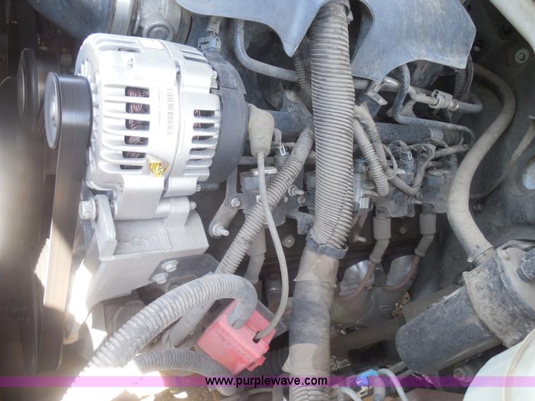 image for item I3412 2004 Chevrolet Silverado 1500 pickup truck