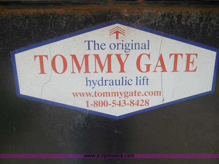 image for item I3412 2004 Chevrolet Silverado 1500 pickup truck