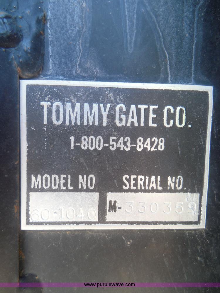 image for item I3412 2004 Chevrolet Silverado 1500 pickup truck