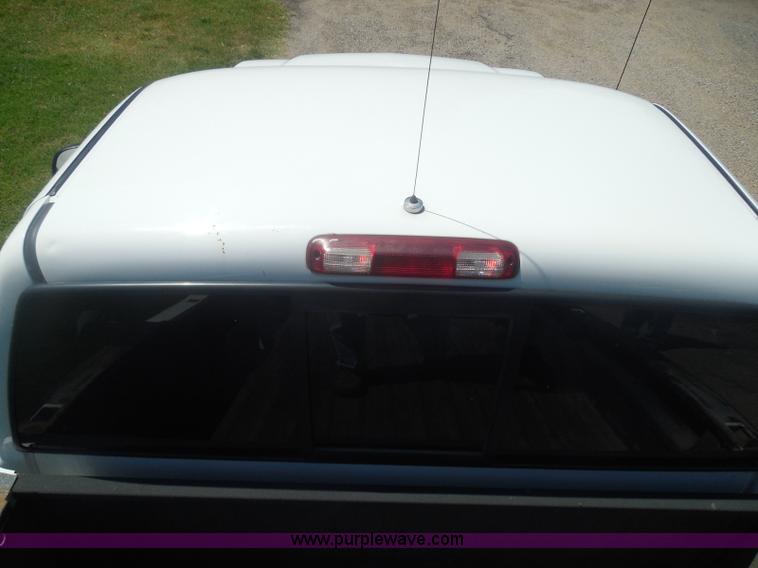 image for item I3412 2004 Chevrolet Silverado 1500 pickup truck