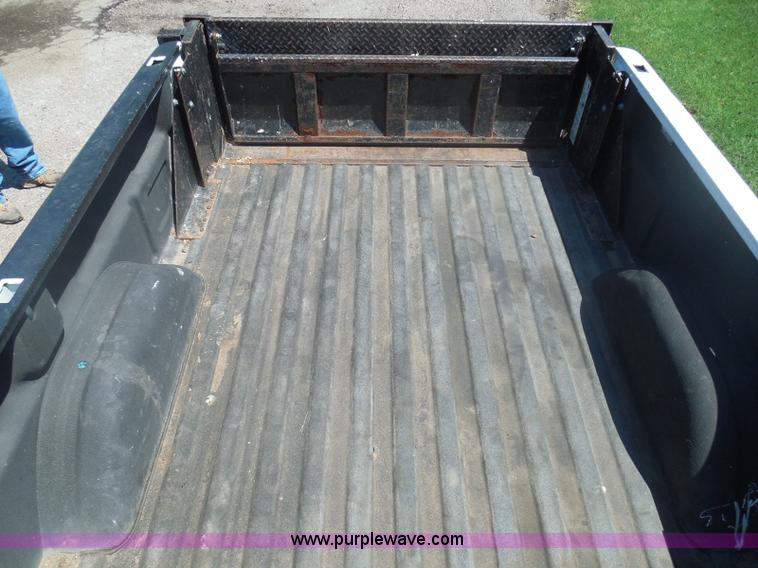 image for item I3412 2004 Chevrolet Silverado 1500 pickup truck