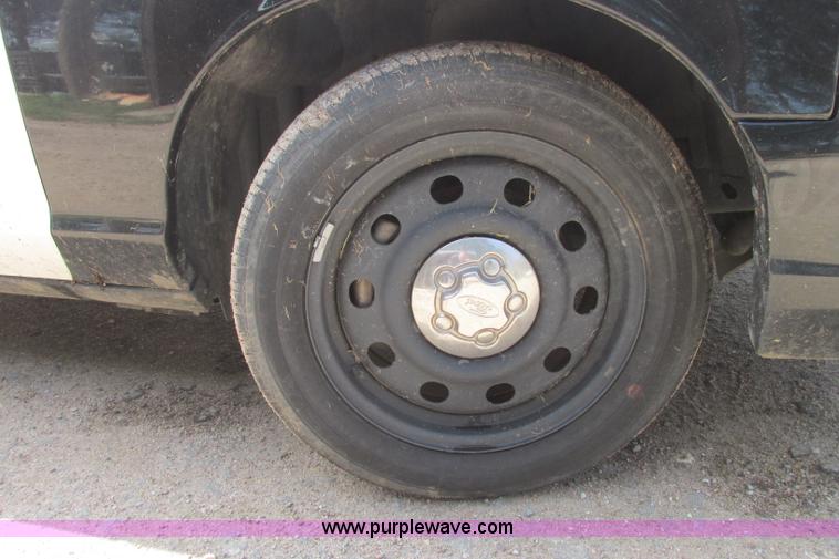 image for item I3491 2009 Ford Crown Victoria Police Interceptor