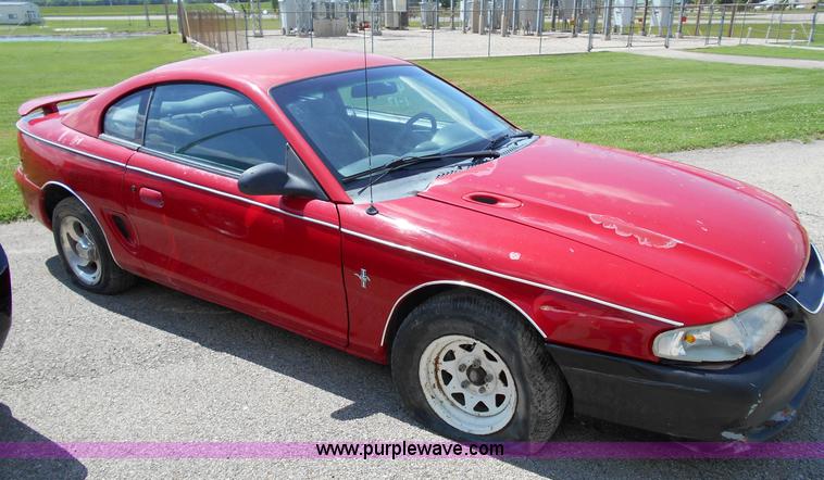 image for item I3522 1995 Ford Mustang