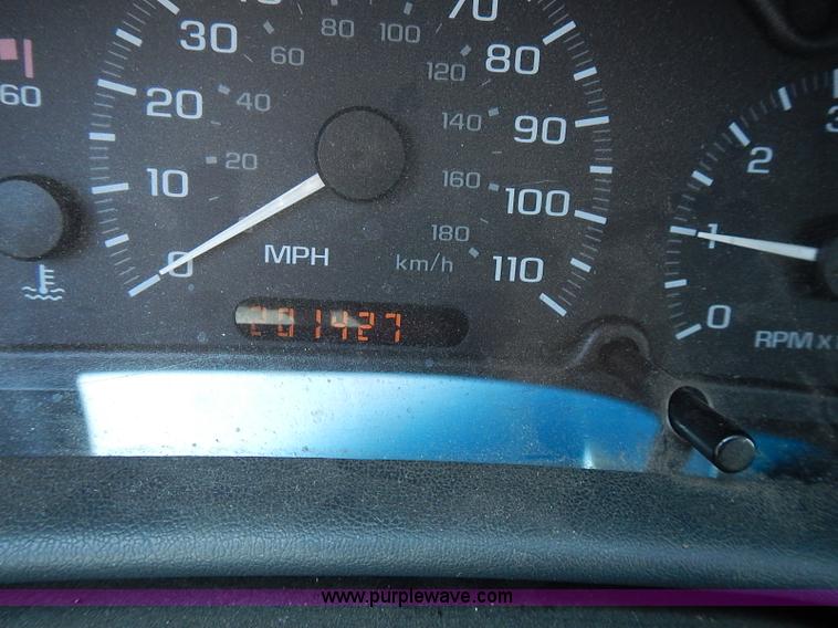 image for item I3540 2002 Chevrolet Cavalier