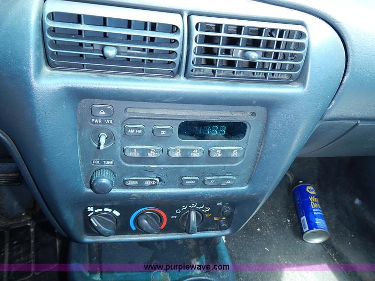 image for item I3542 2002 Chevrolet Cavalier