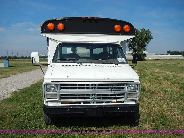 image for item I3544 1991 Chevrolet G30 bus