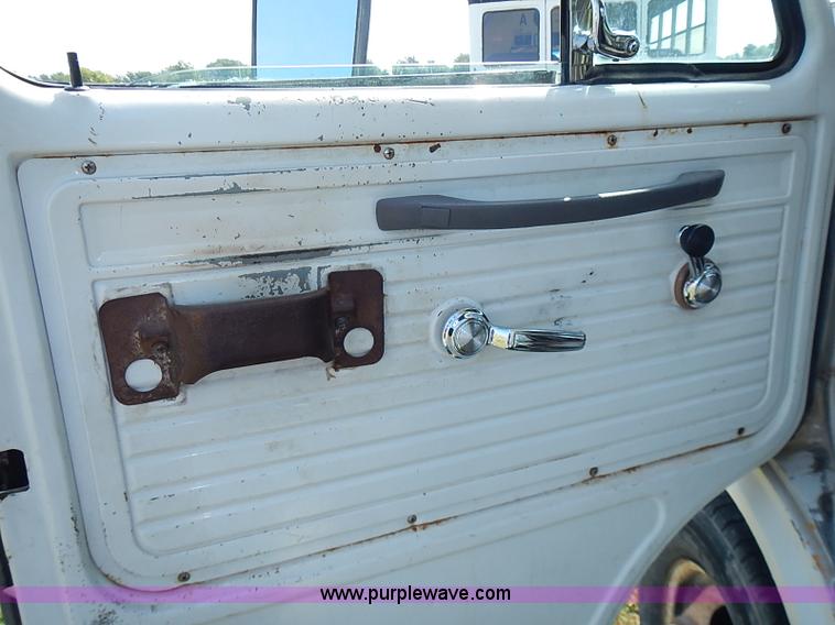 image for item I3544 1991 Chevrolet G30 bus