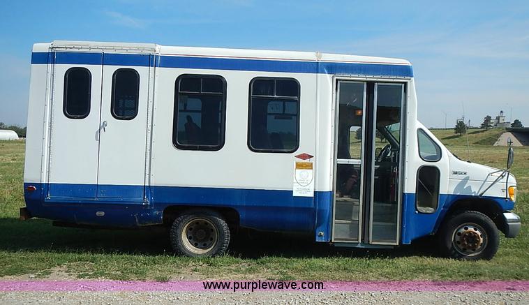 image for item I3545 1997 Ford Econoline E350 bus