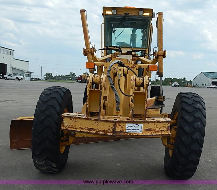 image for item I3553 1995 John Deere 770BH articulated motor grader