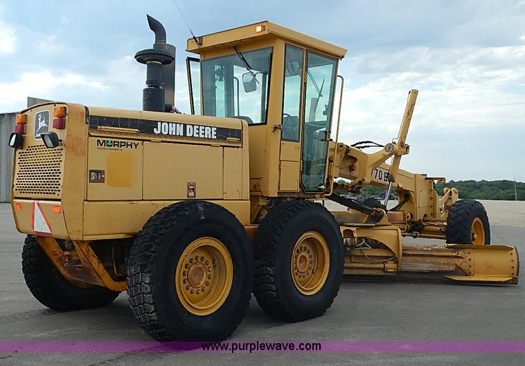 image for item I3553 1995 John Deere 770BH articulated motor grader