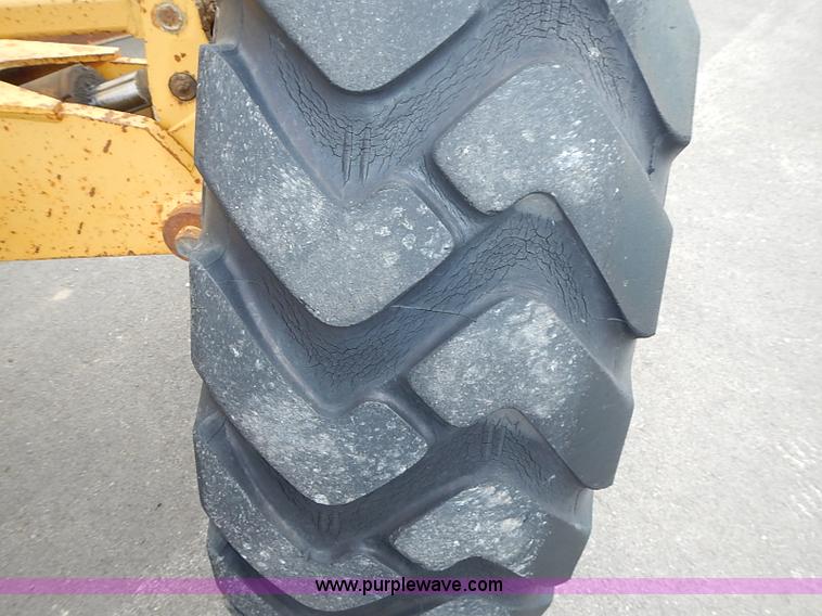 image for item I3553 1995 John Deere 770BH articulated motor grader