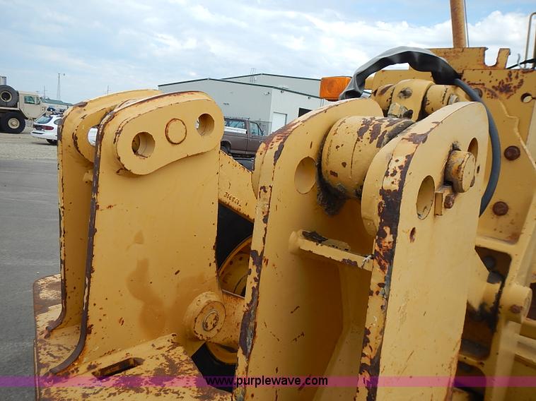 image for item I3553 1995 John Deere 770BH articulated motor grader