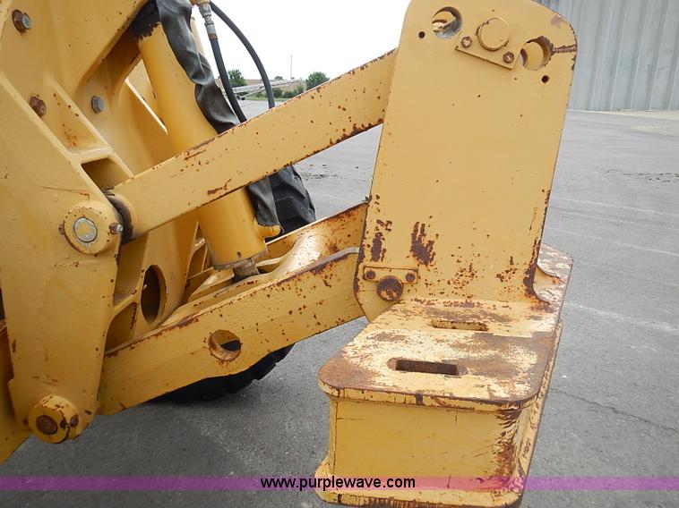 image for item I3553 1995 John Deere 770BH articulated motor grader