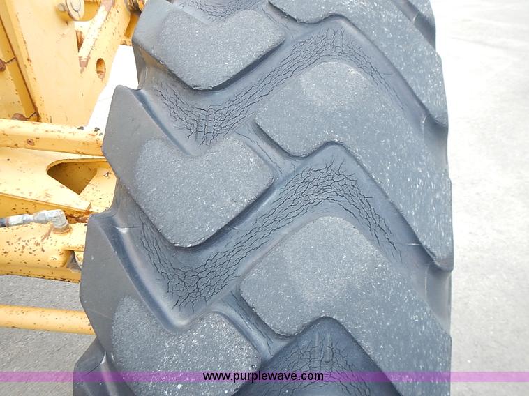 image for item I3553 1995 John Deere 770BH articulated motor grader