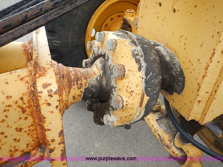 image for item I3553 1995 John Deere 770BH articulated motor grader