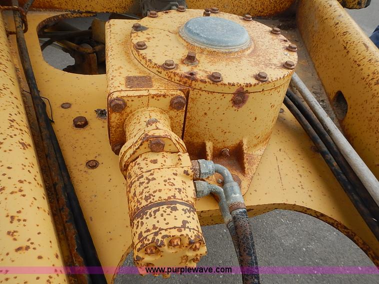 image for item I3553 1995 John Deere 770BH articulated motor grader