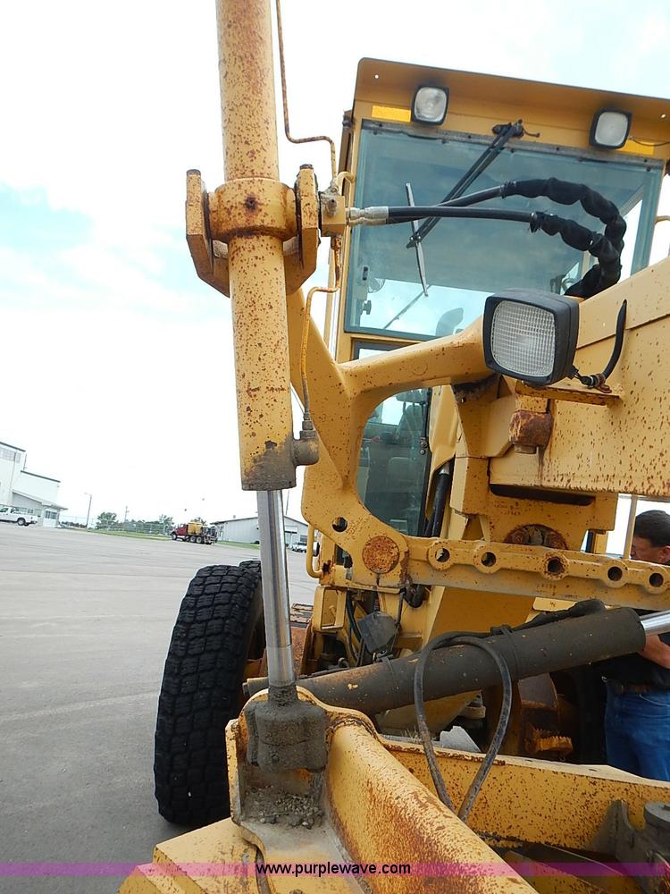 image for item I3553 1995 John Deere 770BH articulated motor grader