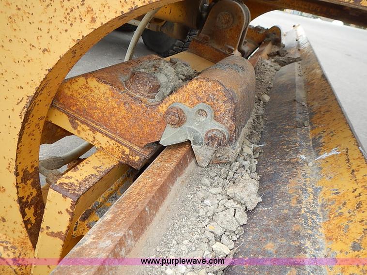 image for item I3553 1995 John Deere 770BH articulated motor grader