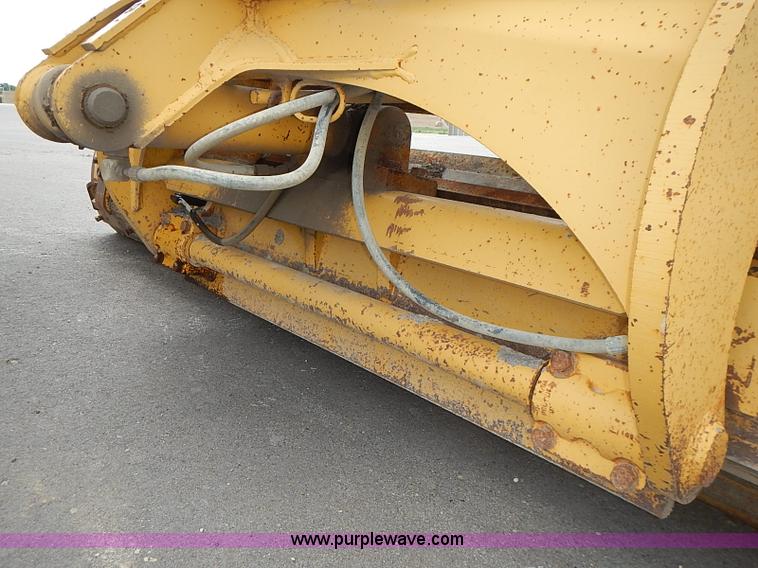 image for item I3553 1995 John Deere 770BH articulated motor grader