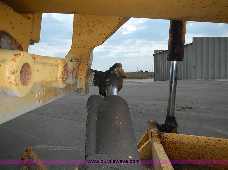 image for item I3553 1995 John Deere 770BH articulated motor grader