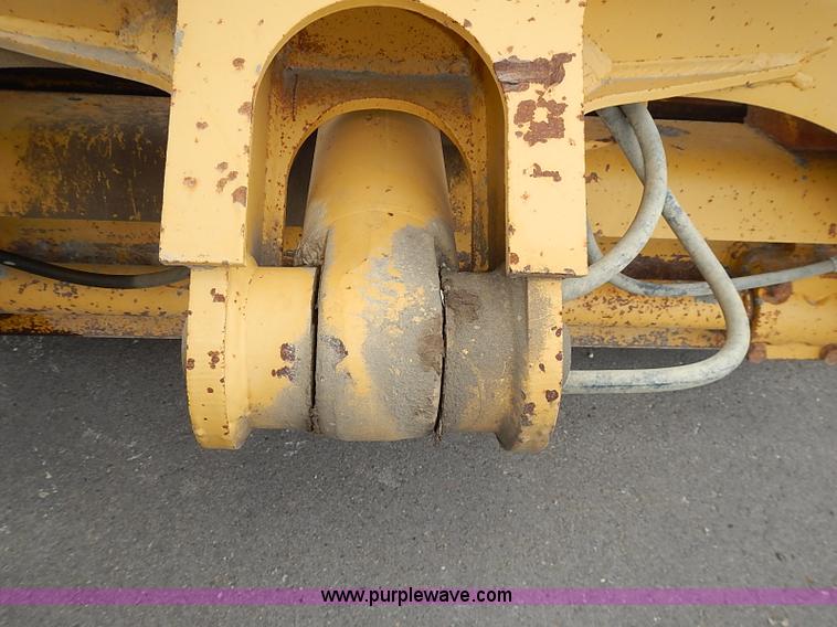 image for item I3553 1995 John Deere 770BH articulated motor grader