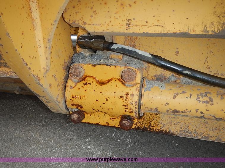 image for item I3553 1995 John Deere 770BH articulated motor grader