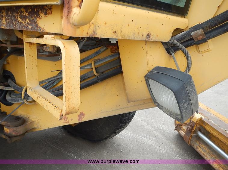 image for item I3553 1995 John Deere 770BH articulated motor grader