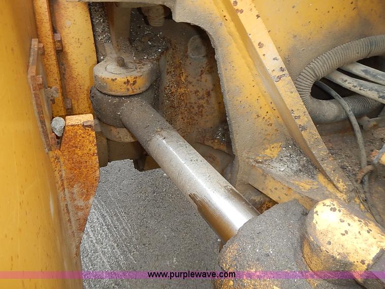 image for item I3553 1995 John Deere 770BH articulated motor grader