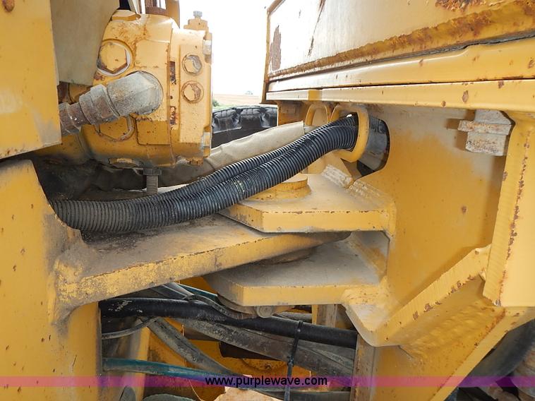 image for item I3553 1995 John Deere 770BH articulated motor grader