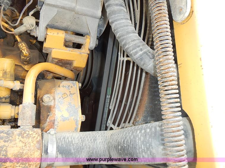 image for item I3553 1995 John Deere 770BH articulated motor grader