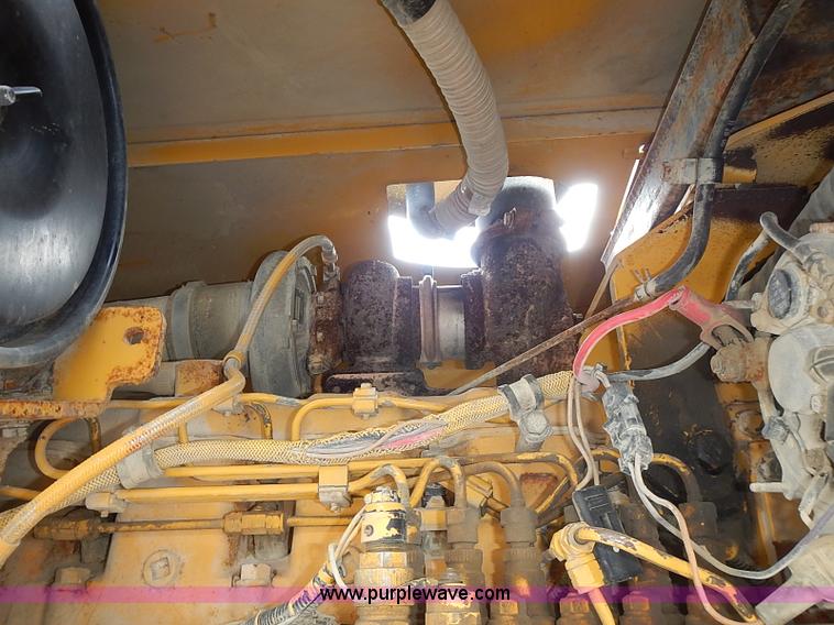 image for item I3553 1995 John Deere 770BH articulated motor grader