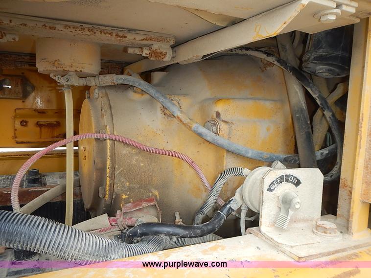 image for item I3553 1995 John Deere 770BH articulated motor grader