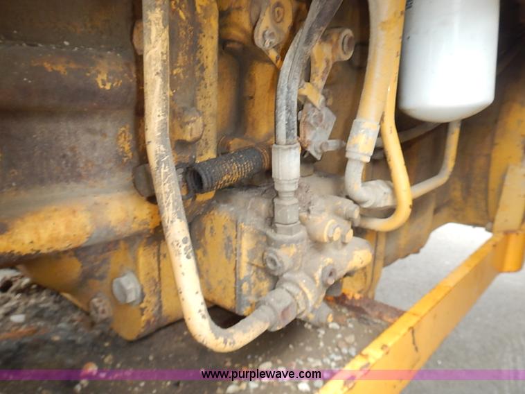 image for item I3553 1995 John Deere 770BH articulated motor grader