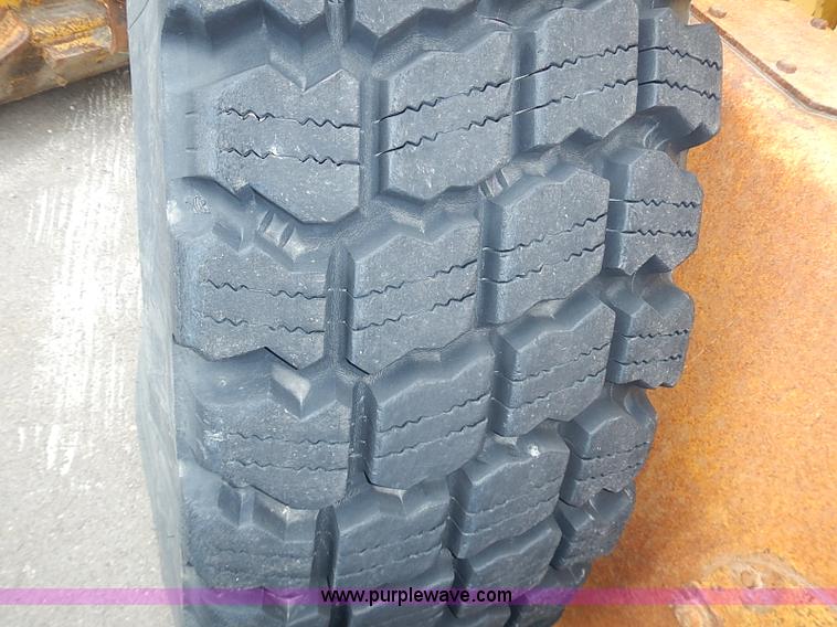 image for item I3553 1995 John Deere 770BH articulated motor grader