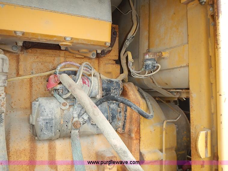 image for item I3553 1995 John Deere 770BH articulated motor grader